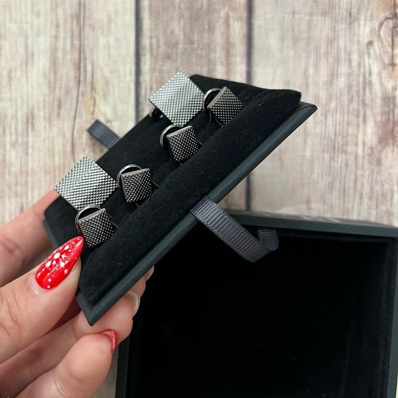 Men’s Cufflinks and Black Bow Tie Set - Picture 3 of 6